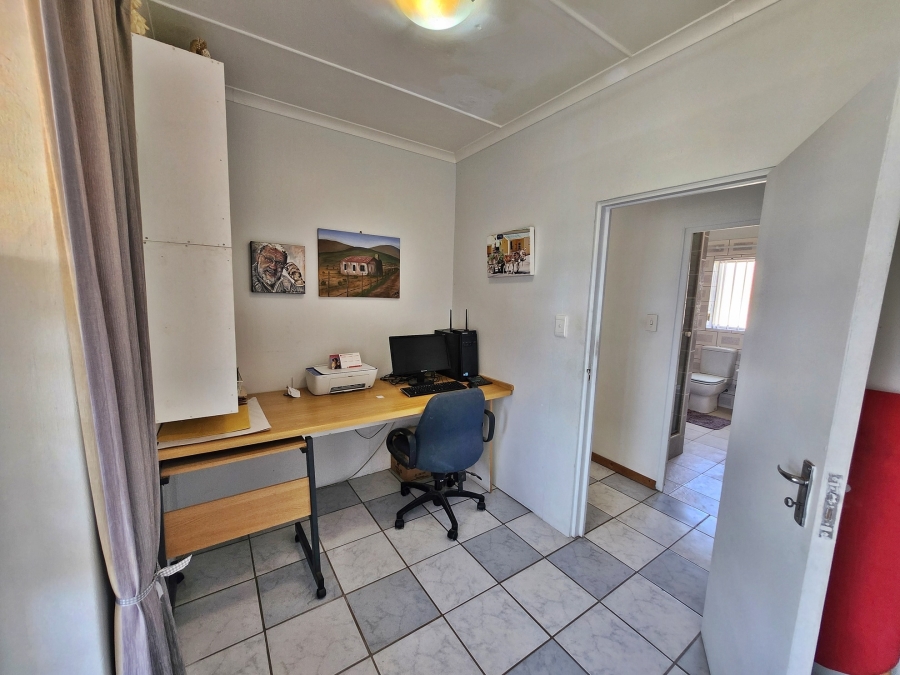 3 Bedroom Property for Sale in Struisbaai Western Cape